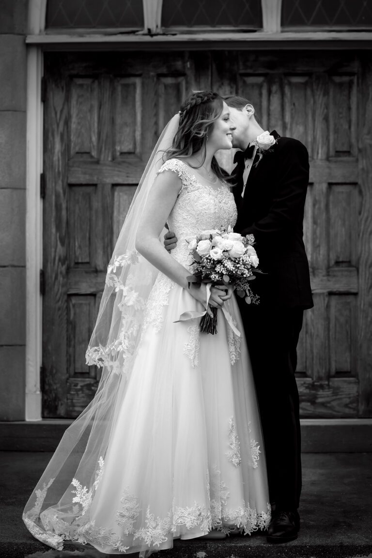 kissing wedding photography